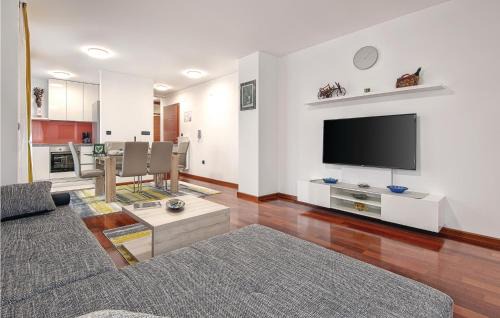 Varazdin House | Lovely Home In Varazdin With Kitchen