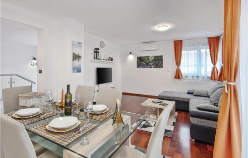 Varazdin House | Lovely Home In Varazdin With Kitchen