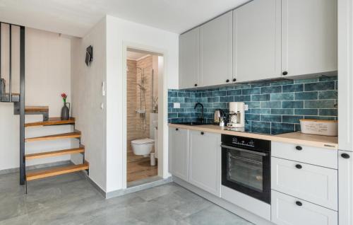 Prkacini House | Lovely Home In Vidulini With Kitchen