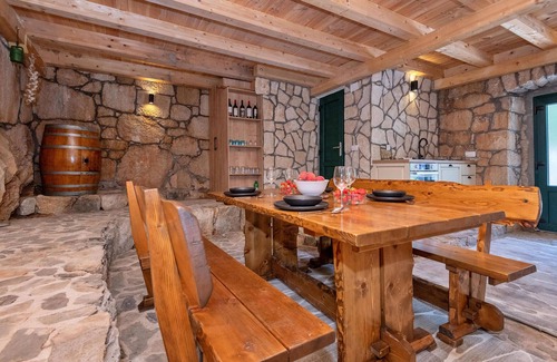 Vrgorac House | Lovely home in Vrgorac with WiFi
