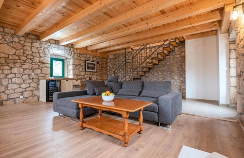Vrgorac House | Lovely home in Vrgorac with WiFi