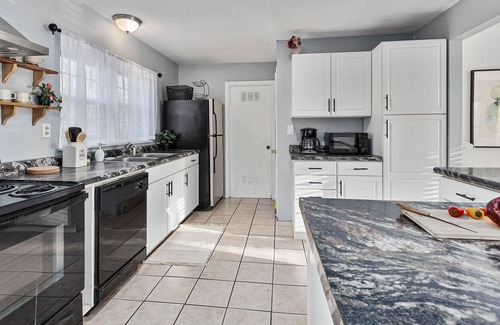 South Kansas City House | Lovely Home w/Office, Exercise room and Patio
