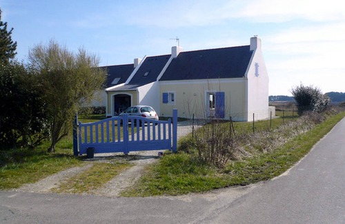 Locmaria House | Lovely house 600m from the beach, enclosed garden
