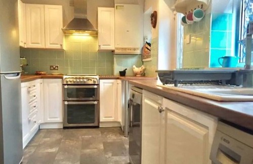 Leeds House | Lovely house in Leeds with gardens
