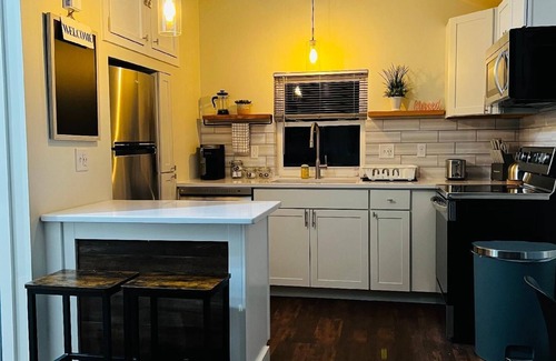 Sparrow Bush House | Lovely House in Sparrow Bush with Private Parking and Mountain View