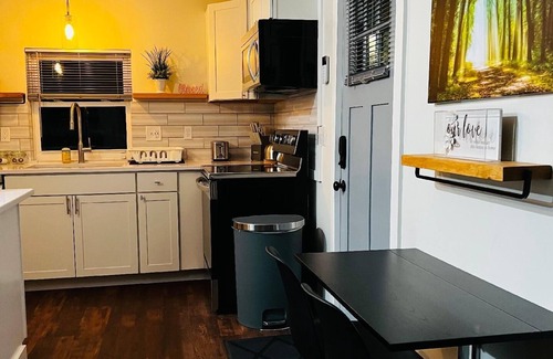 Sparrow Bush House | Lovely House in Sparrow Bush with Private Parking and Mountain View