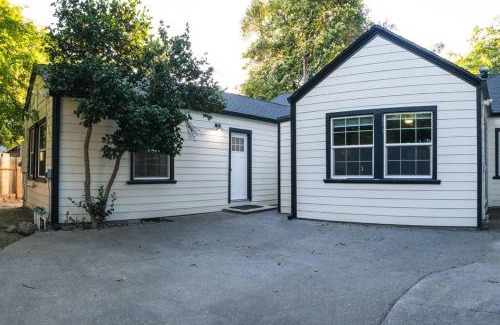 Chico House | Lovely House near Downtown, Home away from Home!