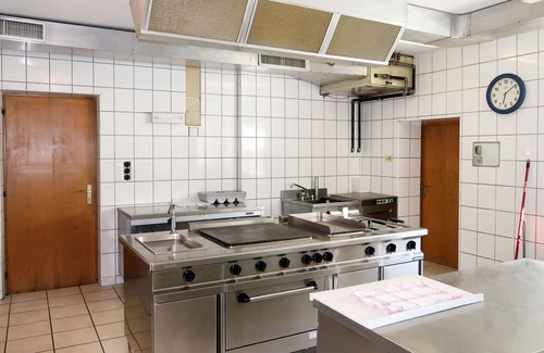 St. Valentin auf der Haide Apartment | Lovely apartment for 32 guests with WIFI, TV, balcony and pets allowed