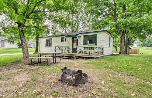 Dent House | Lovely Lake Cabin Boat Rentals and On-Site Bar