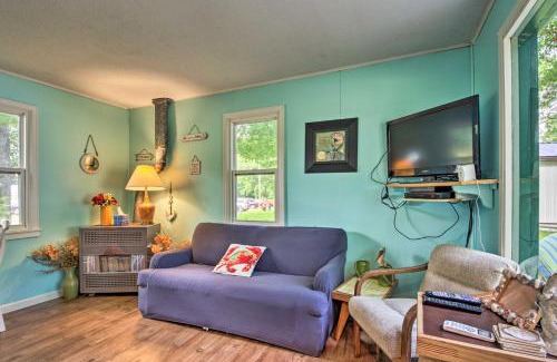 Dent House | Lovely Lake Cabin Boat Rentals and On-Site Bar