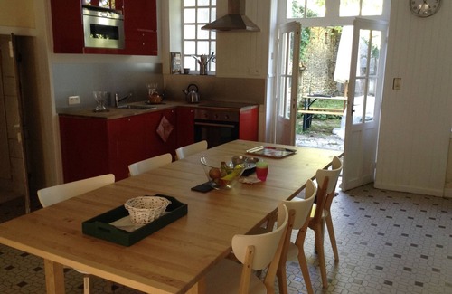 Burie House | Lovely Large Charentaise House Near Shops For Families Or Couple