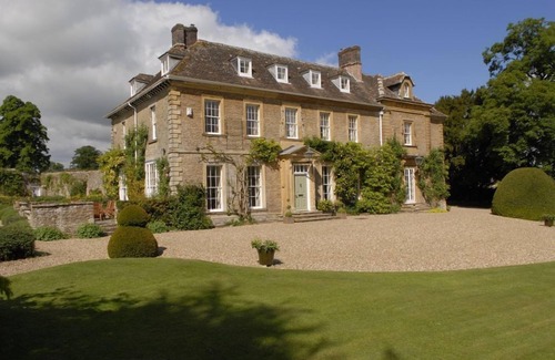 Horsington House | Lovely large manor house - sleeps 20/22 guests in 10 bedrooms