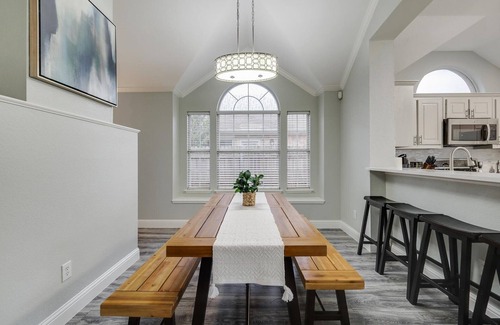 Lewisville House | Lovely Lewisville great location minutes to Denton, Flower Mound, & The Colony!