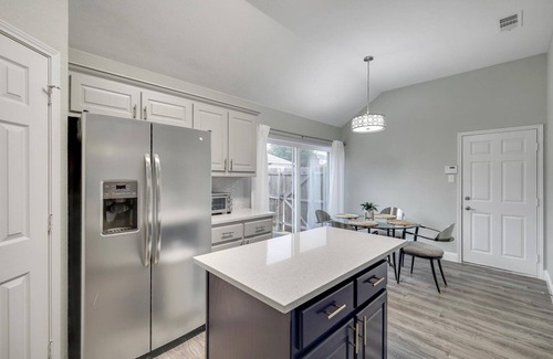 Lewisville House | Lovely Lewisville great location minutes to Denton, Flower Mound, & The Colony!