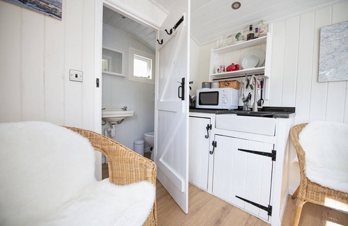 East Witton Apartment | Lovely little Shepherd's Hut which is cosy and comfortable with all the basics
