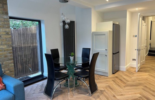 East Finchley Apartment | Lovely London Garden Flat Close to Underground Station