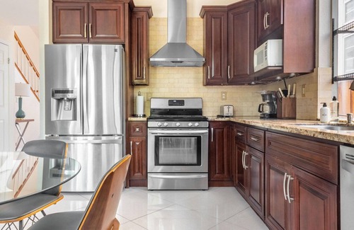 Milpitas House | Lovely Milpitas 4BR w/Backyard, nr Mall & Groceries, by Blueground