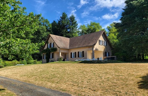 Saint-Mathieu House | Lovely Modern 6-Bed Retreat Near 3 Swimming Lakes, Perfect for Families
