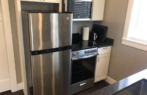 Riverfront Apartment | Lovely Modern Space - Teal