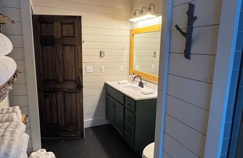 Speculator Cabin | Lovely Newly built 2-bedroom cabin with WiFi in Speculator. Close to the town.