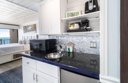 Litchfield by the Sea Hotel | Lovely Oceanfront King Room 5th Flr