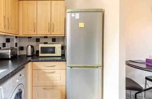 Milton Keynes Apartment | Lovely ONE Bedroom Apartment in Milton Keynes with Parking & Garden