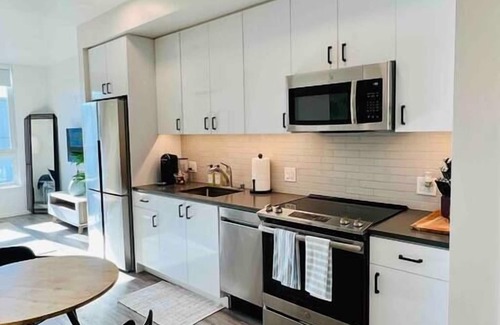 Clawson Apartment | Lovely open one bedroom in West Oakland