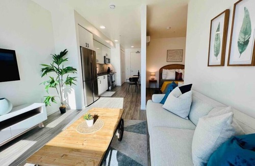 Clawson Apartment | Lovely open one bedroom in West Oakland