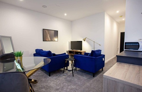 Bolton Apartment | Lovely Open Plan 1 Bedroom Apartment in Bolton
