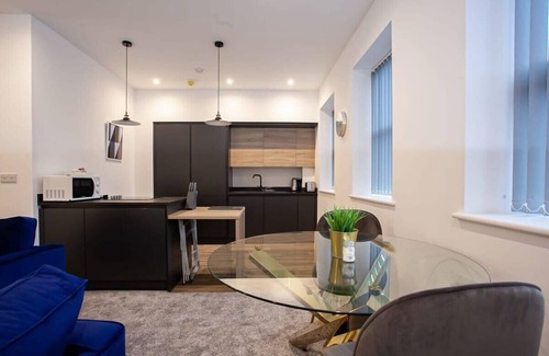 Bolton Apartment | Lovely Open Plan 1 Bedroom Apartment in Bolton