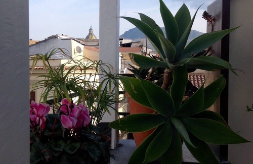 Castellammare House | Lovely penthouse in the historical center