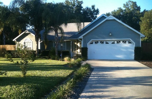 DeLand House | Lovely Pool Home in Historic Town Close to Beach & Theme Parks