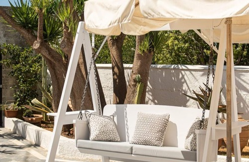 Sternes Villa | Lovely property in village near the best beaches.