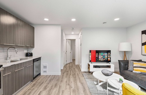 Jasper Place House | Lovely Queen Bed Near/Wem W/Prkg