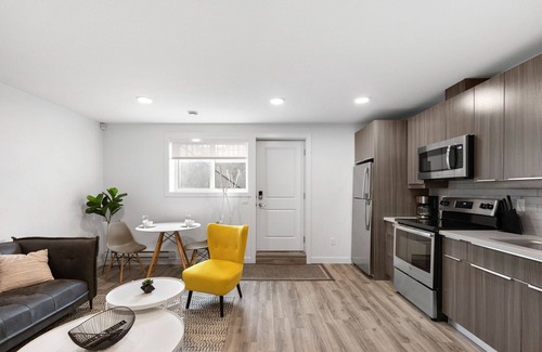 Jasper Place House | Lovely Queen Bed Near/Wem W/Prkg