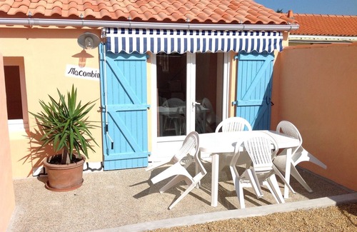 Barbatre House | Lovely renovated house ideally located close to shops and beach.