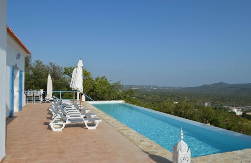 Brotual Villa | Lovely restored algarve style villa, panoramic sea views, fabulous infinity pool