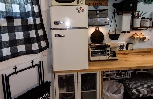 Savannah Apartment | Lovely retro island studio