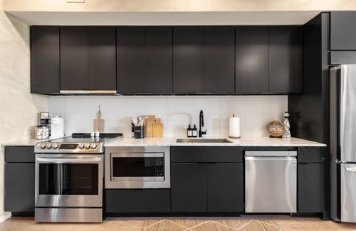 North Capitol Apartment | Lovely River View - Walk to Downtown, has Garage and Balcony