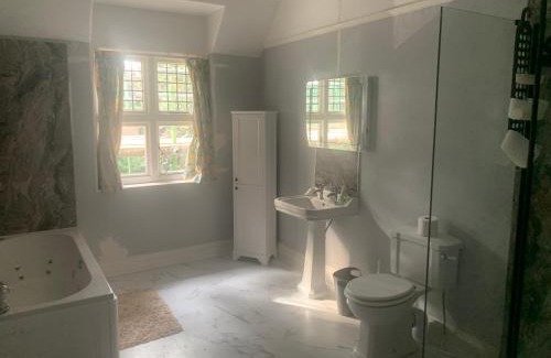Burnham-on-Sea House | Lovely rooms in Somerset