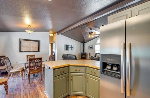 Ruidoso Cottage | Lovely Ruidoso Cabin w/Deck - 14 Mi to Ski Apache
