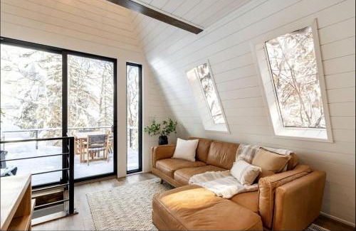 Sundance House | Lovely Secluded A-frame with Hot-tub in Sundance, Utah