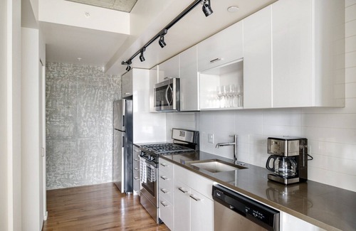 Belltown Apartment | Lovely South Lake Union Studio w/Gym & Storage, nr parks, by Blueground
