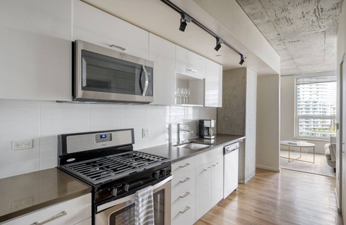 Belltown Apartment | Lovely South Lake Union Studio w/Gym & Storage, nr parks, by Blueground