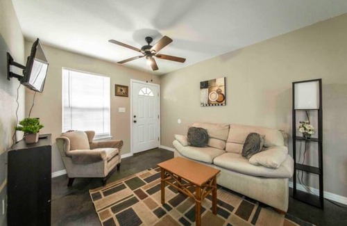 Russellville House | Lovely Studio 1BD Condo | Arkansas Tech