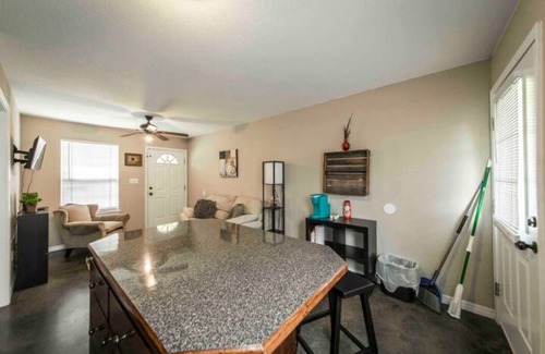 Russellville House | Lovely Studio 1BD Condo | Arkansas Tech