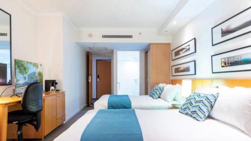 Pelican Waters Apartment | Lovely Studio Apartment Overlooking Golf Course!