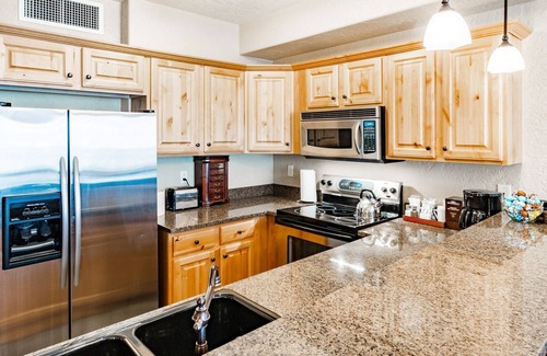 Park City Condo | Lovely suite with spacious balcony/Ski Valet, Pool, Hot Tub, Sauna, EV charger