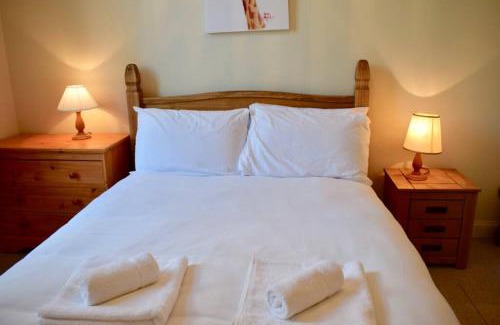 Newhaven Apartment | Lovely Sunny 2 Bed Home Edinburgh Coast