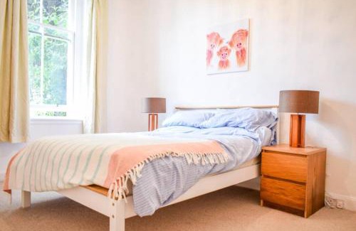 Newhaven Apartment | Lovely Sunny 2 Bed Home Edinburgh Coast